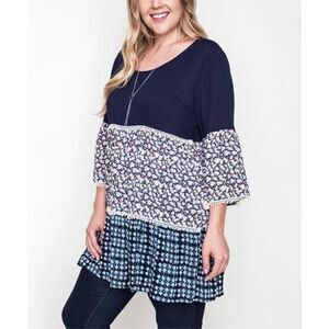 Umgee Floral Lace Trimmed Tiered Tunic sz. S